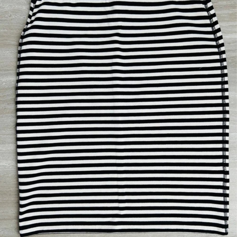 Old Navy B&W Striped Slim Fit Skirt | Size S